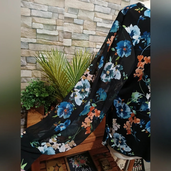 🌸Women's XL Floral Calvin Klein Blouse Black Sheer Sleeves - Picture 3 of 5